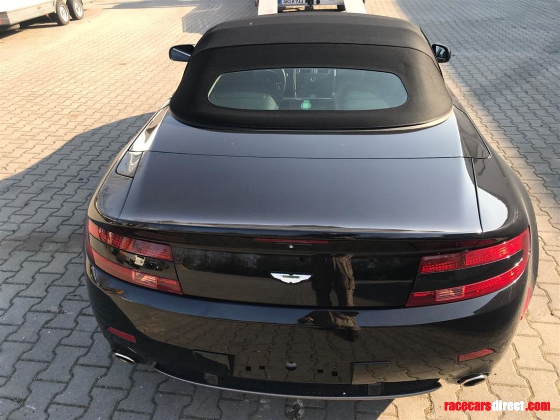 aston-martin-v8-vantage-roadster