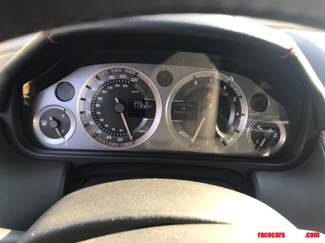 aston-martin-v8-vantage-roadster