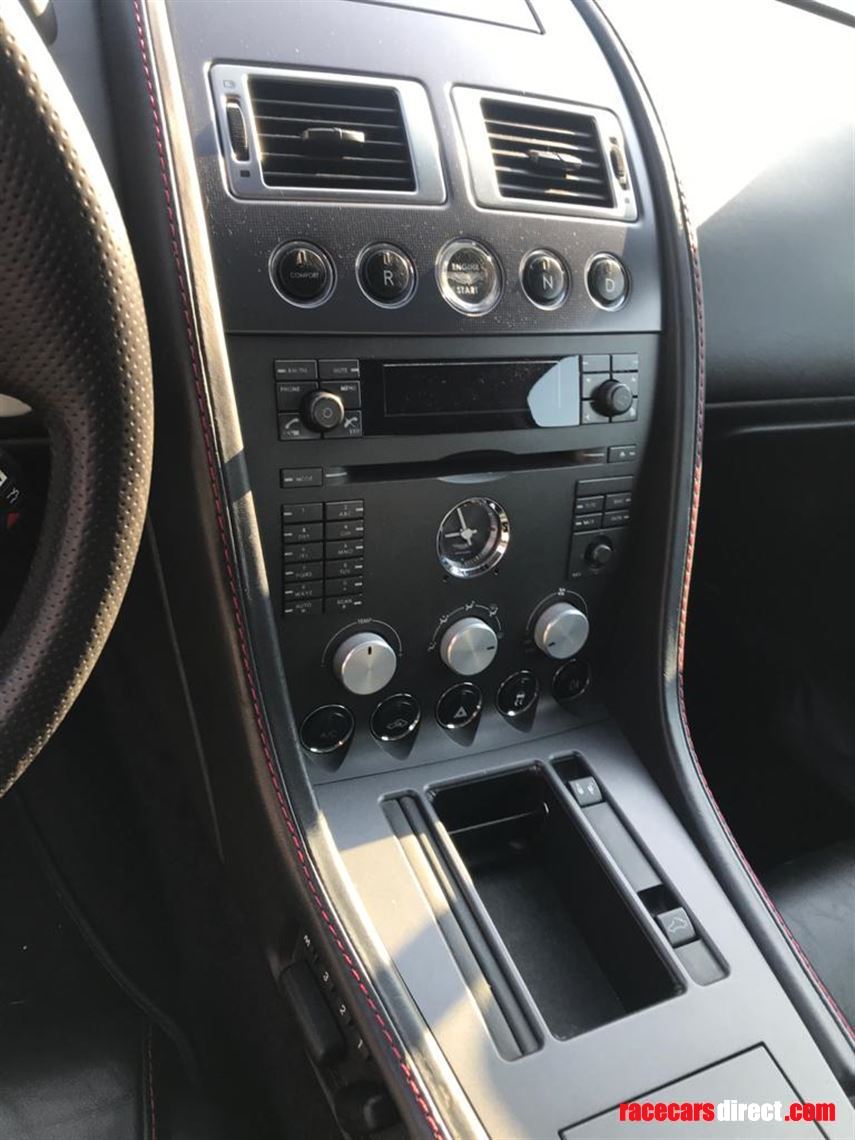 aston-martin-v8-vantage-roadster