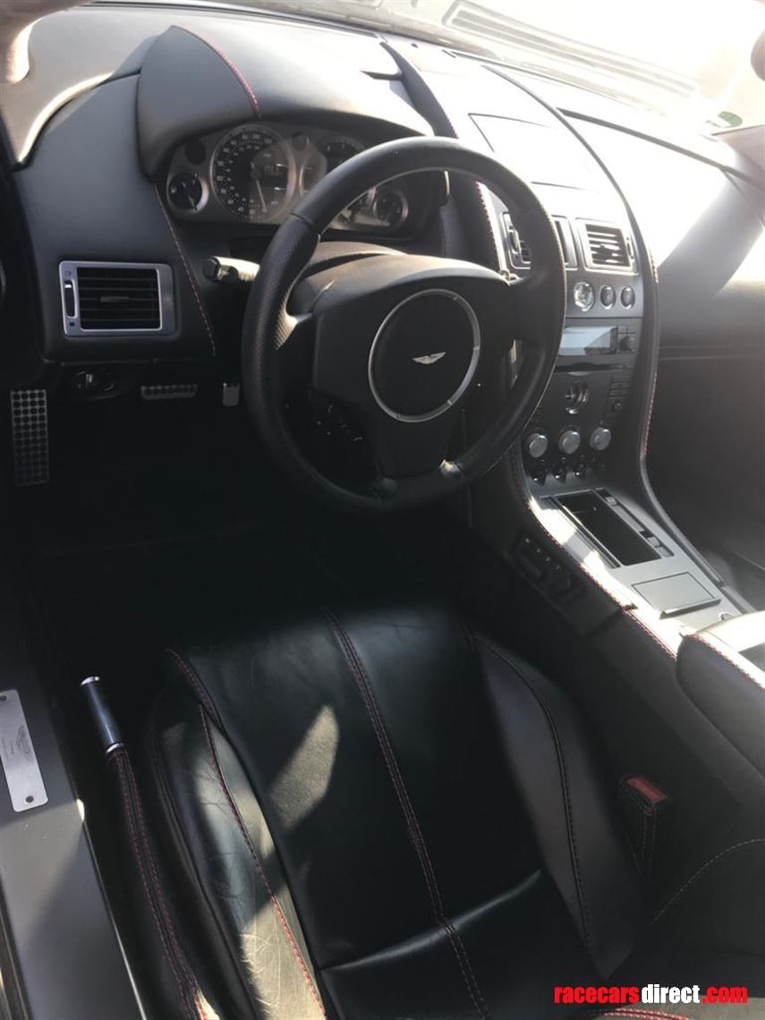 aston-martin-v8-vantage-roadster