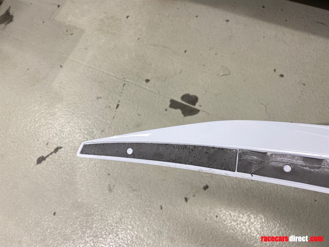 lamborghini-urus-rear-wing