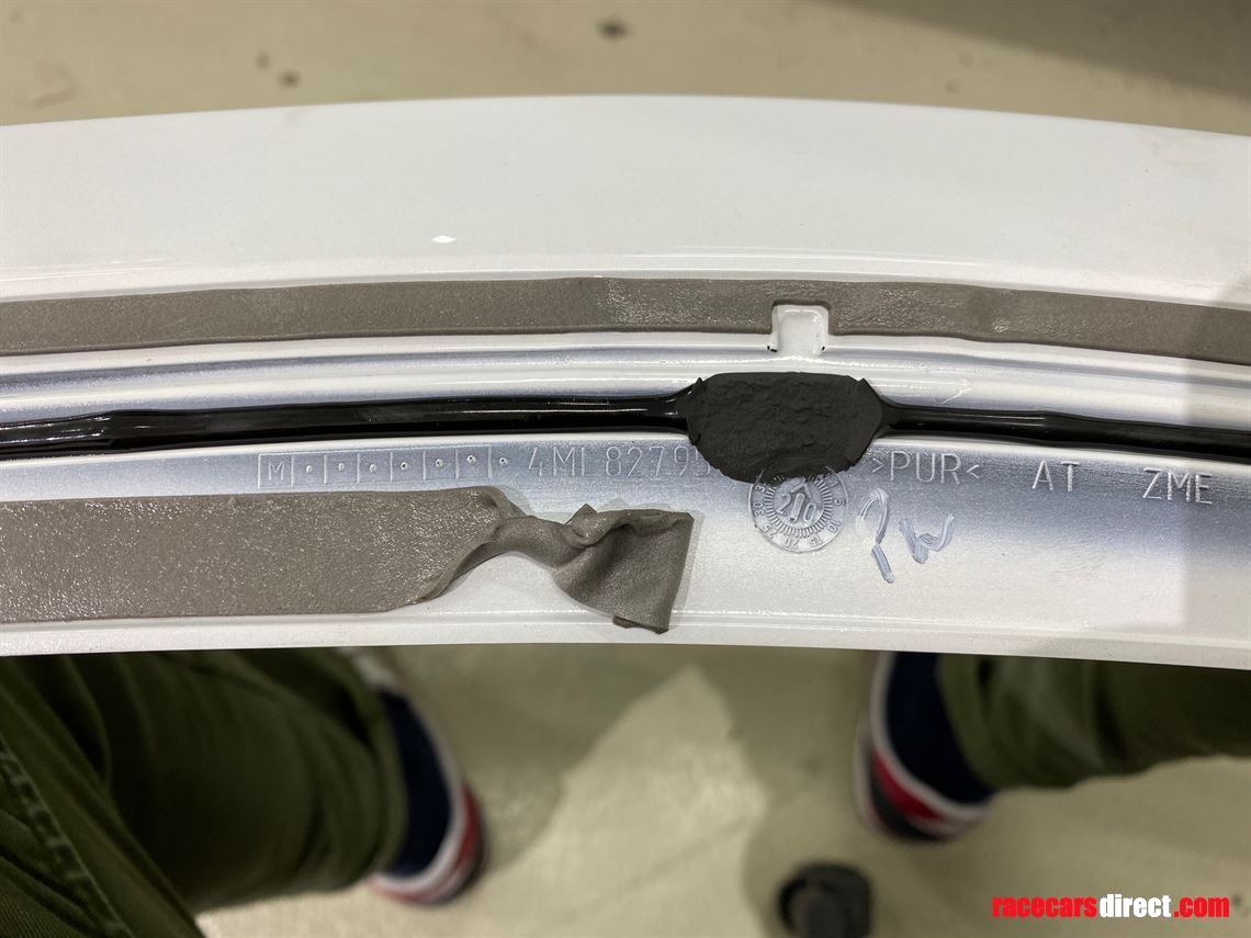 lamborghini-urus-rear-wing