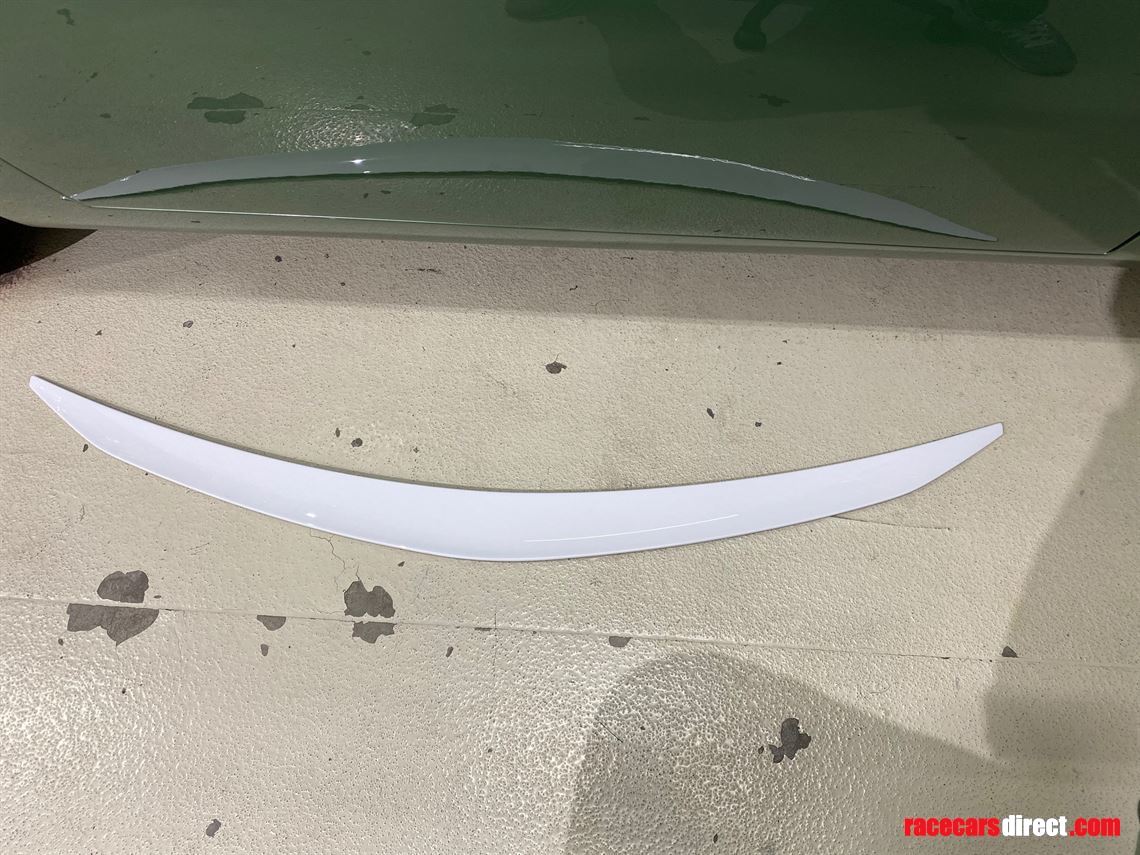 lamborghini-urus-rear-wing