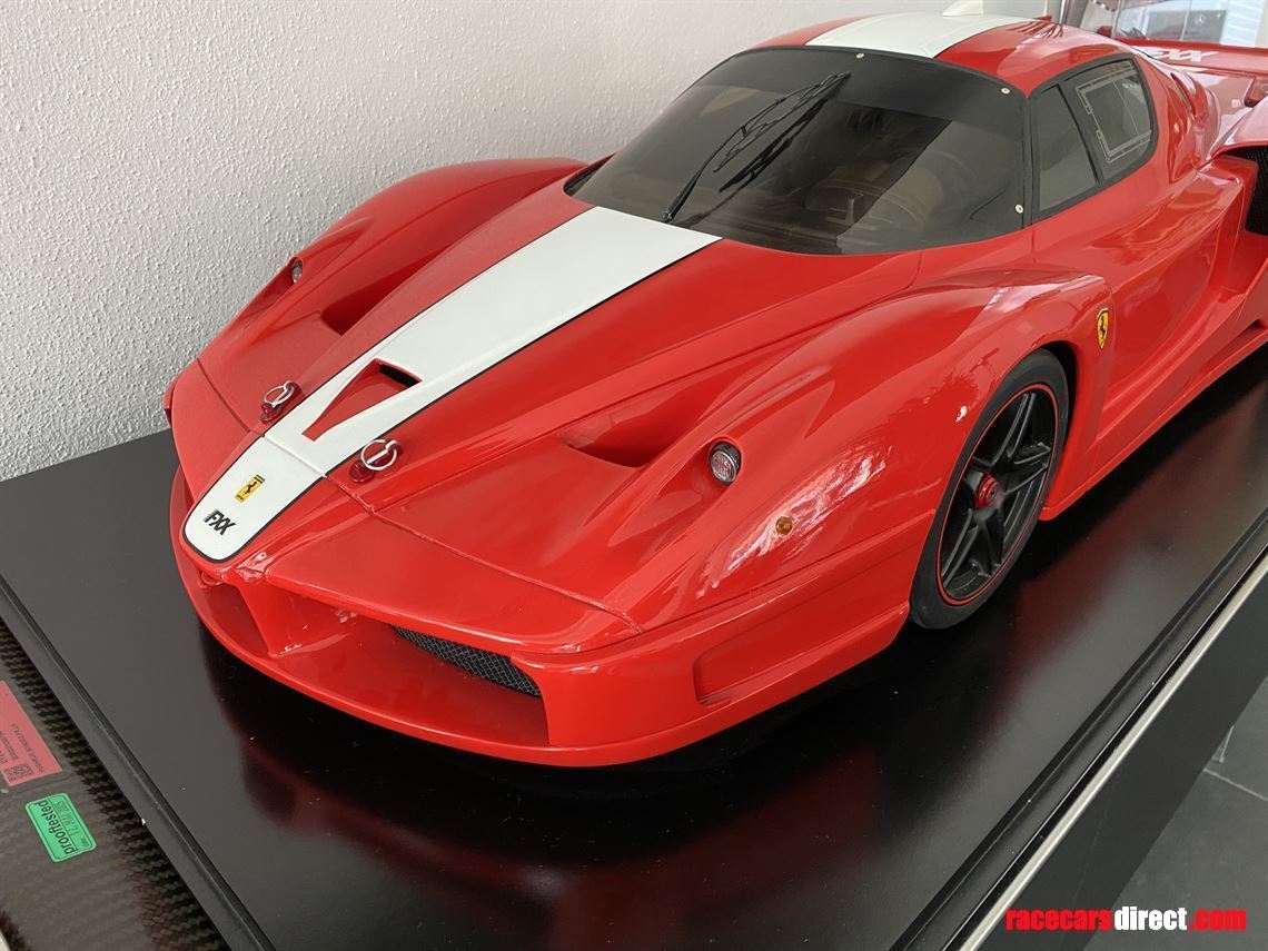 ferrari-fxx-15-scale-limited-edition-model