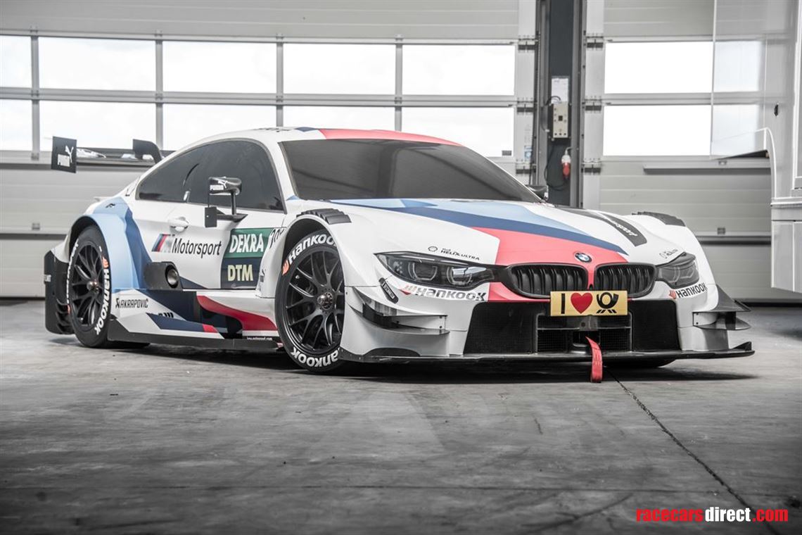 bmw-m4-dtm-rolling-chassis-show-car-simulator