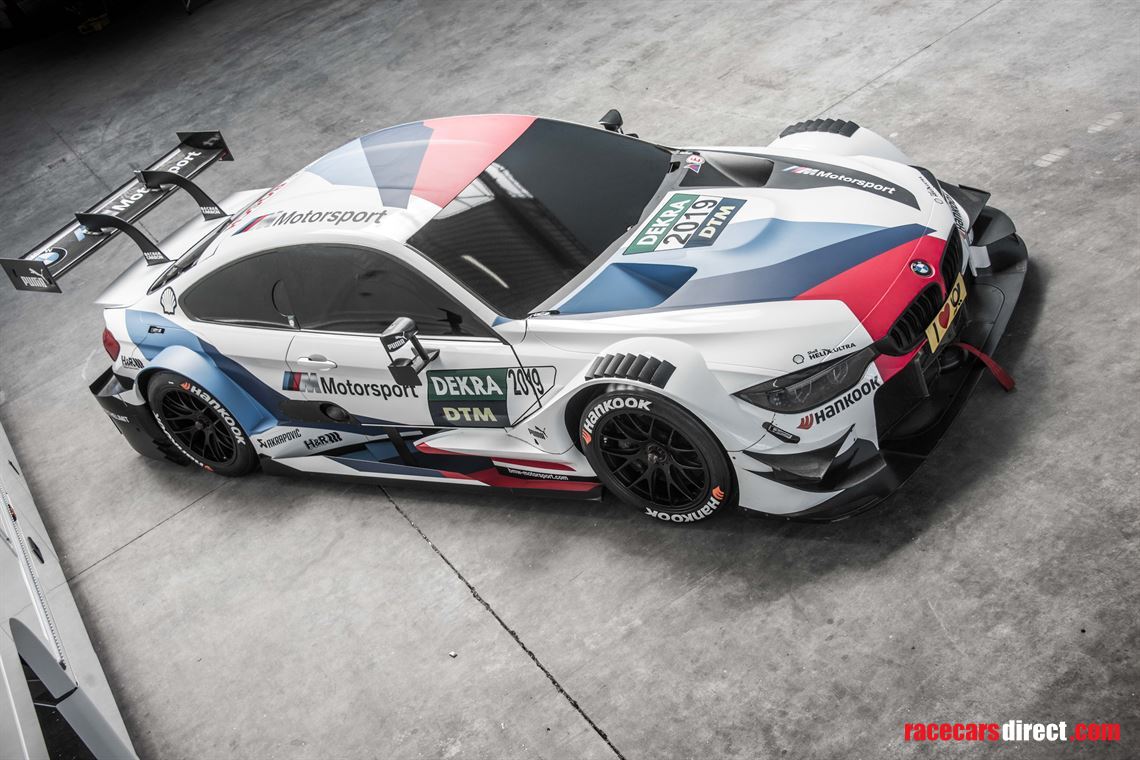 bmw-m4-dtm-rolling-chassis-show-car-simulator