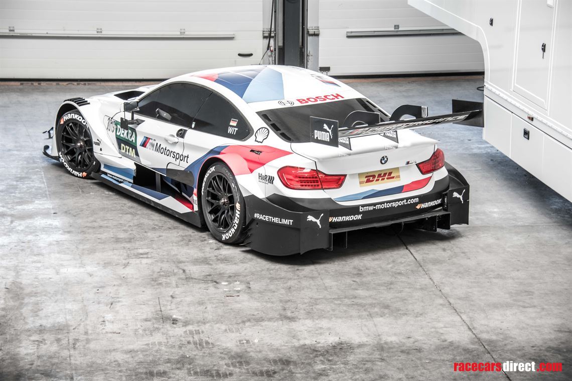 bmw-m4-dtm-rolling-chassis-show-car-simulator