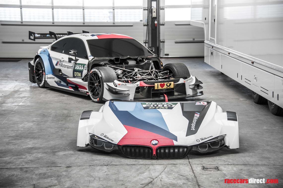 bmw-m4-dtm-rolling-chassis-show-car-simulator