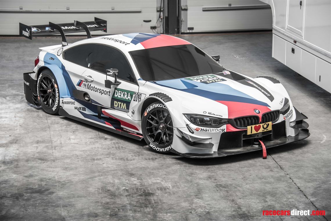 bmw-m4-dtm-rolling-chassis-show-car-simulator