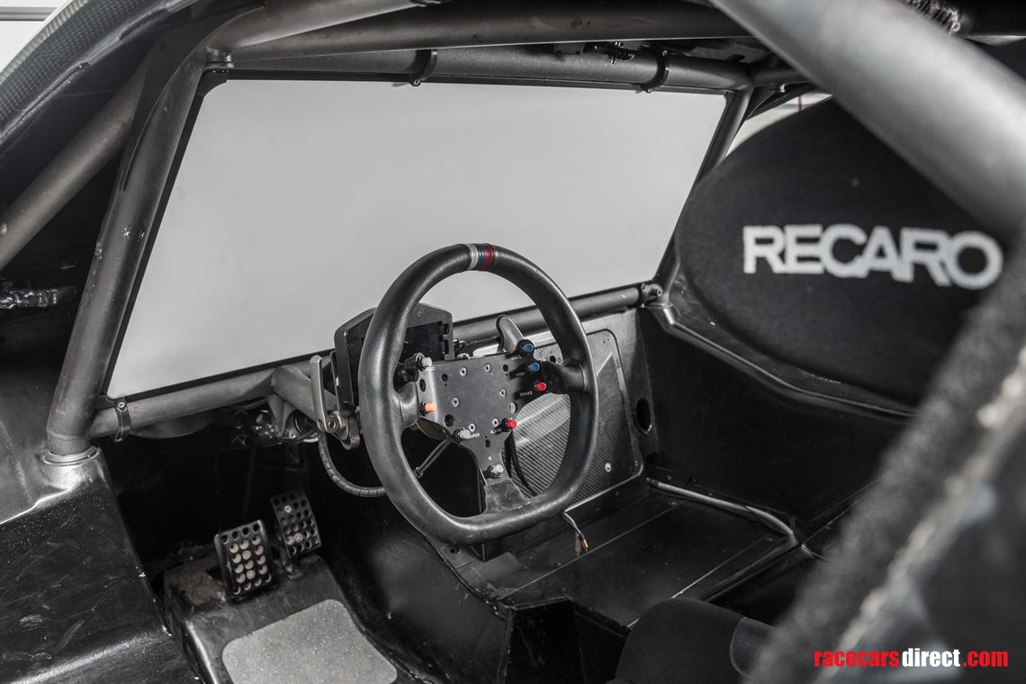 bmw-m4-dtm-rolling-chassis-show-car-simulator