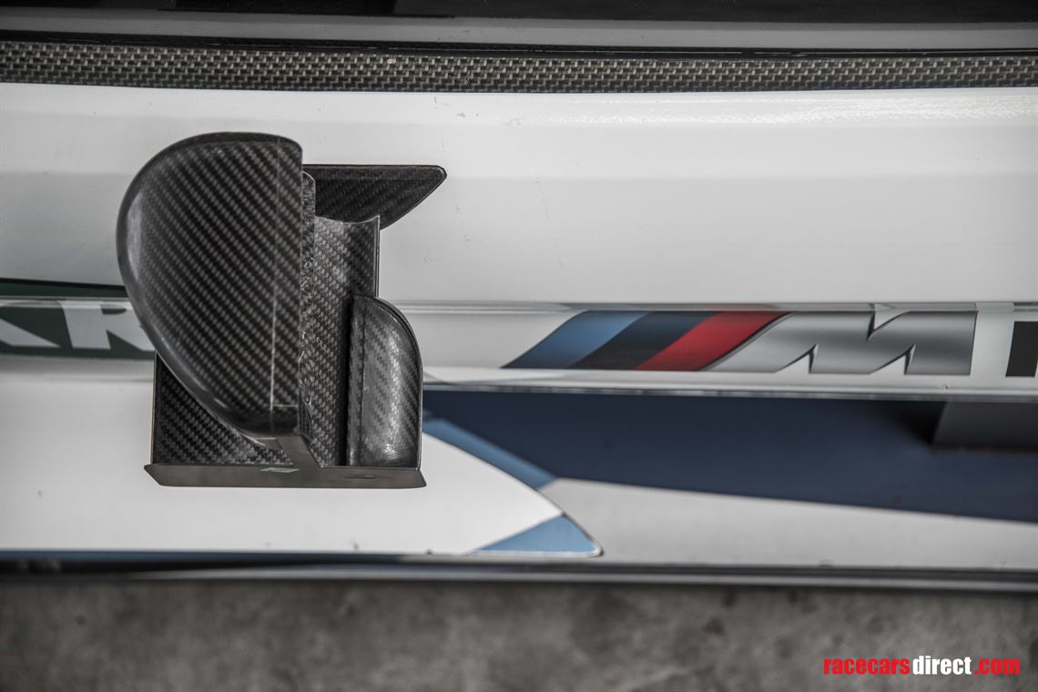 bmw-m4-dtm-rolling-chassis-show-car-simulator