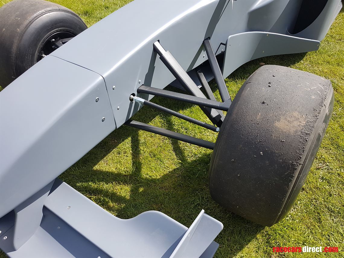 f1-full-size-show-car