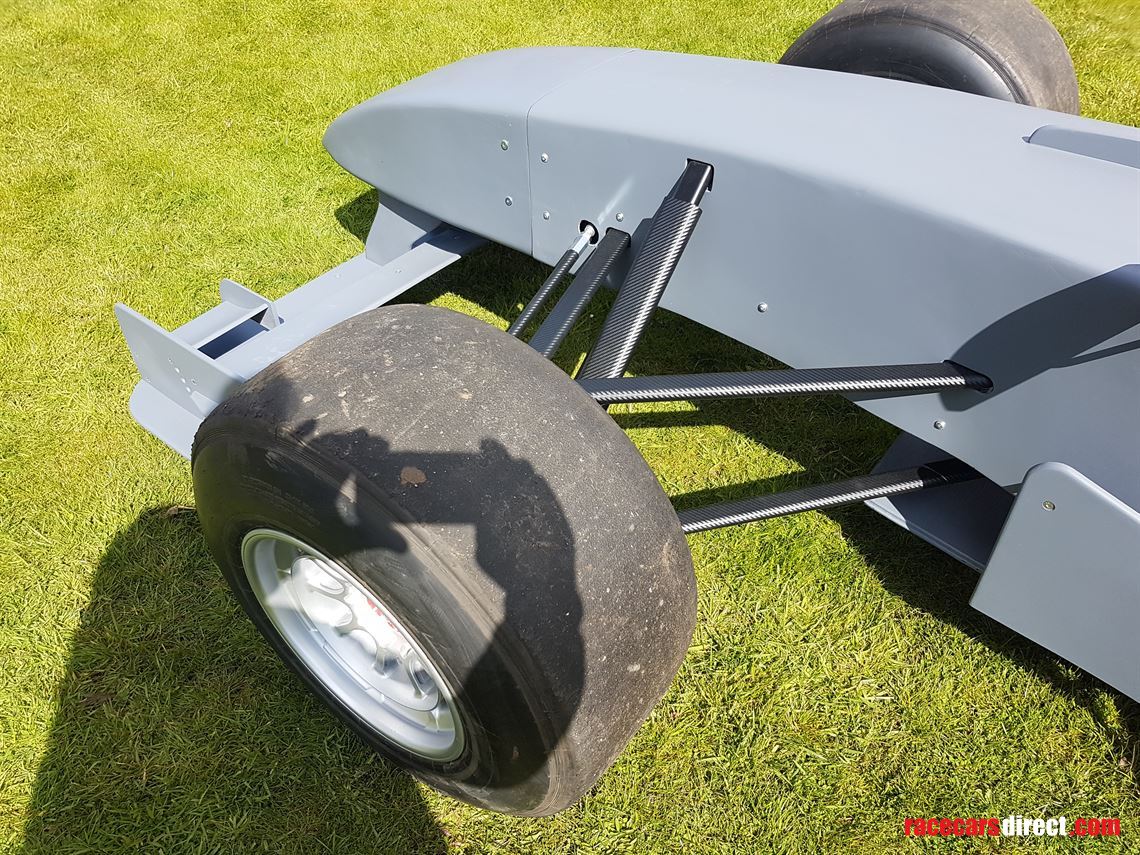 f1-full-size-show-car