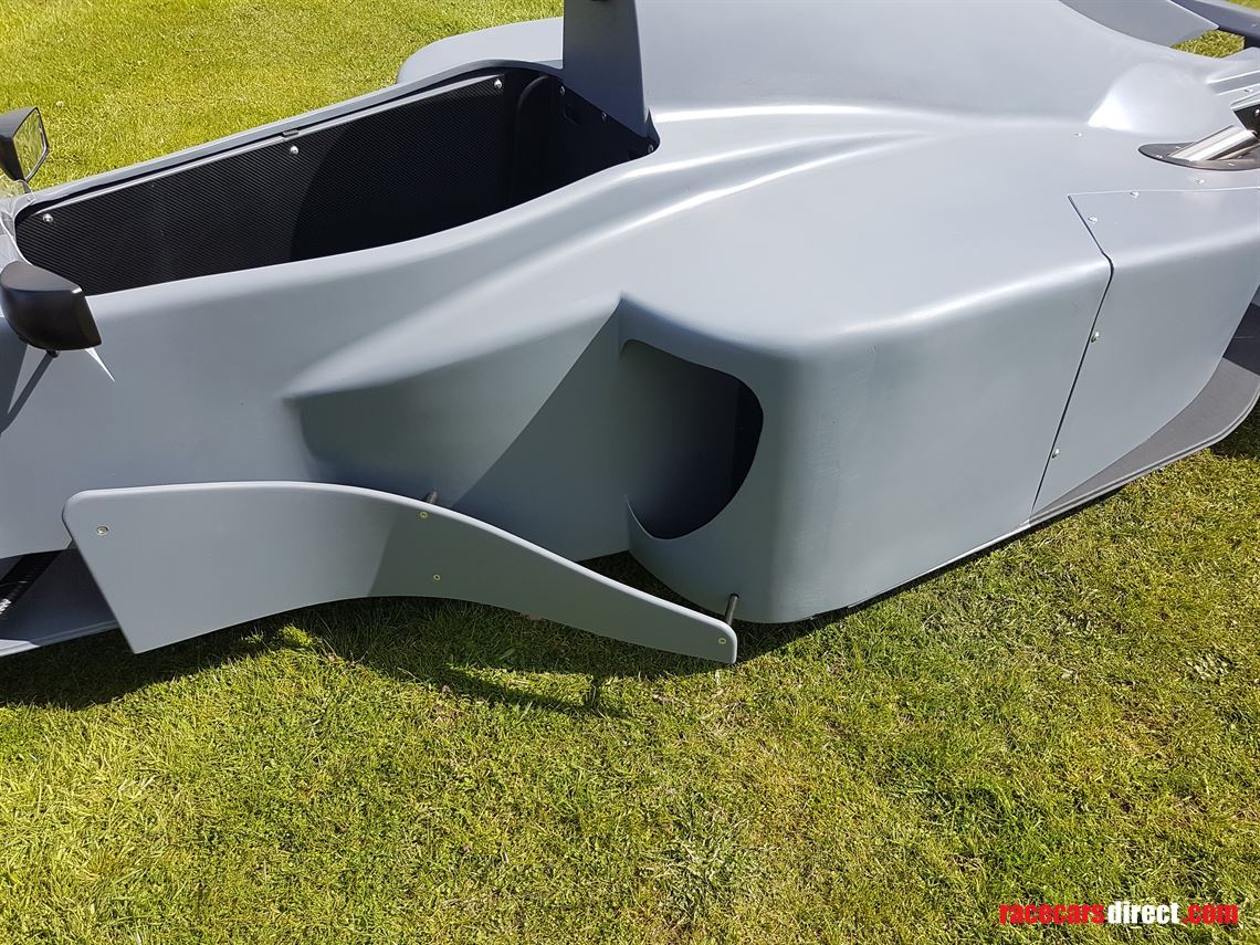 f1-full-size-show-car