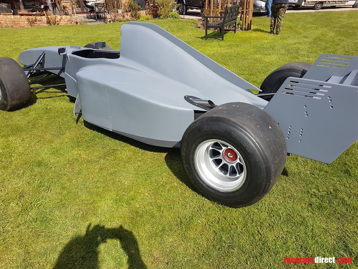 f1-full-size-show-car