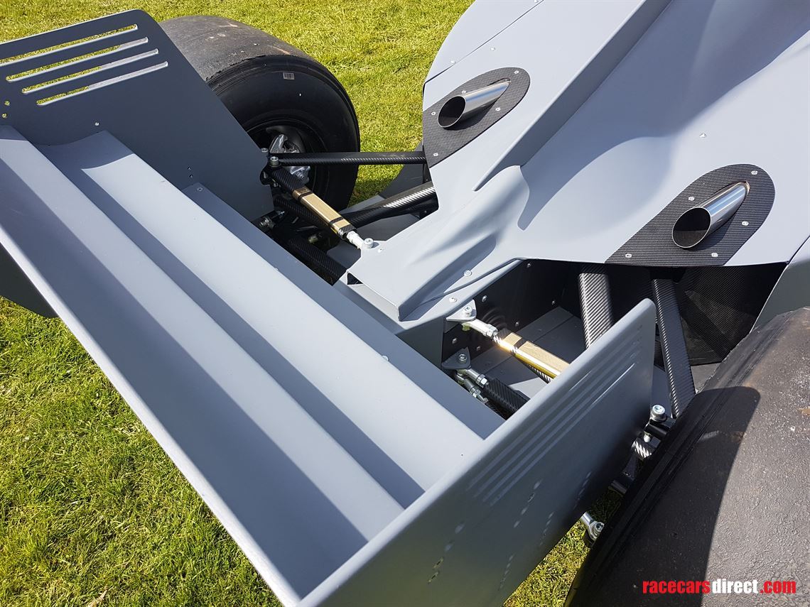 f1-full-size-show-car