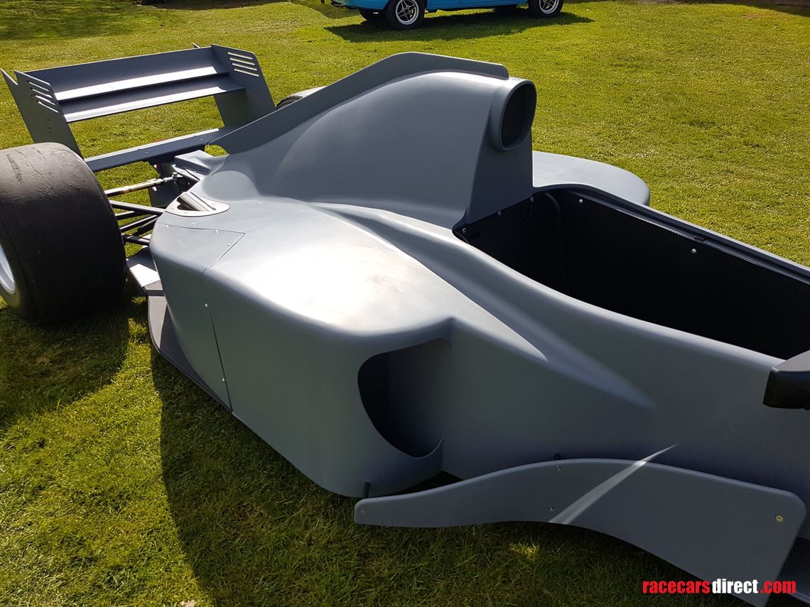 f1-full-size-show-car