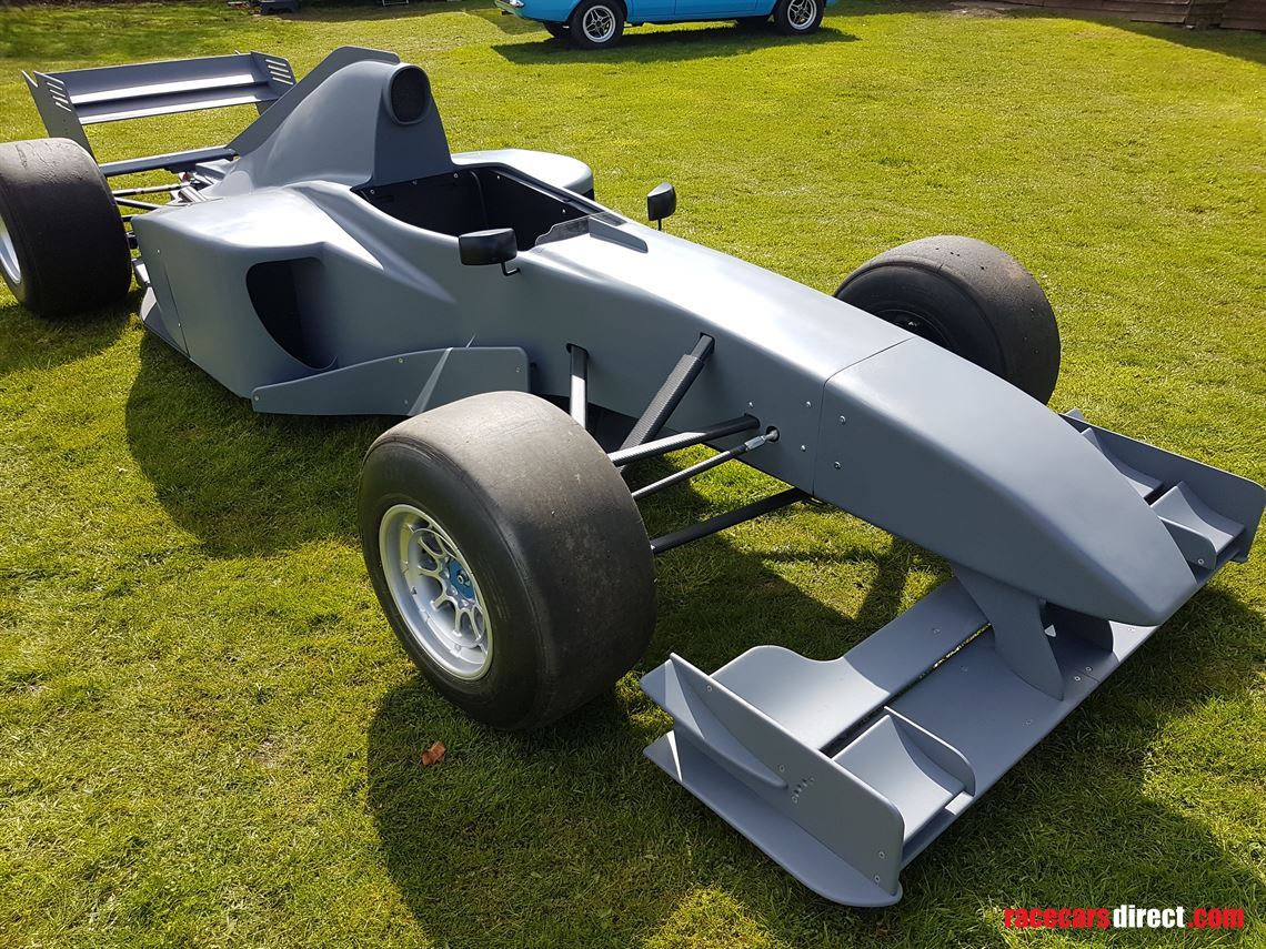 f1-full-size-show-car