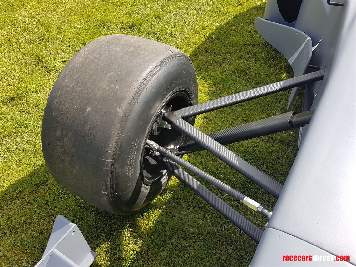 f1-full-size-show-car