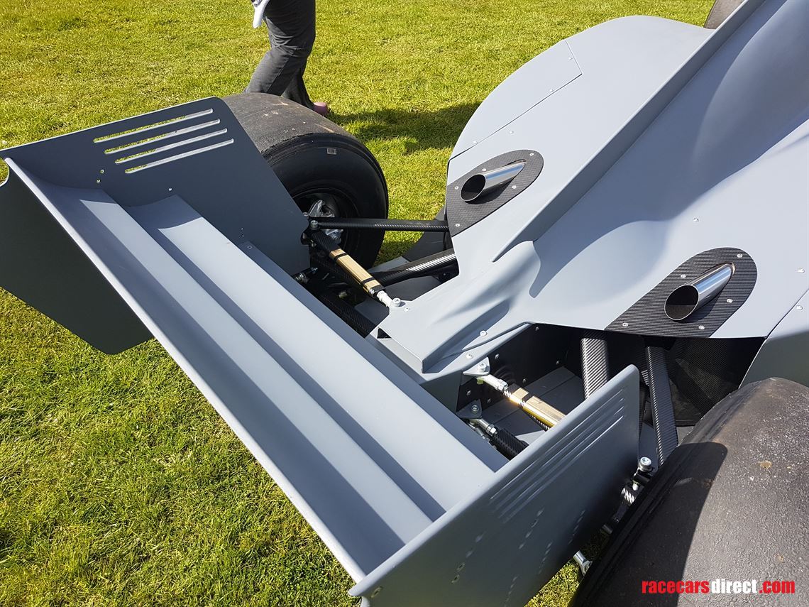 f1-full-size-show-car