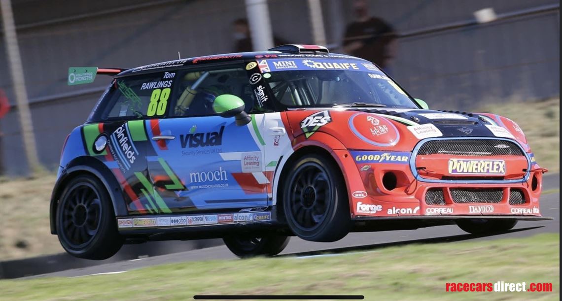 mini-jcw-challenge-car