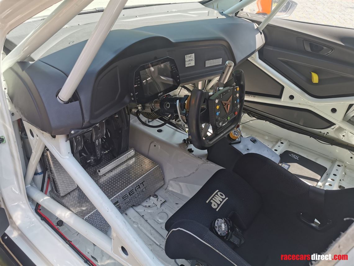 seat-cupra-tcr-seq-2016---430hp-and-lightweig