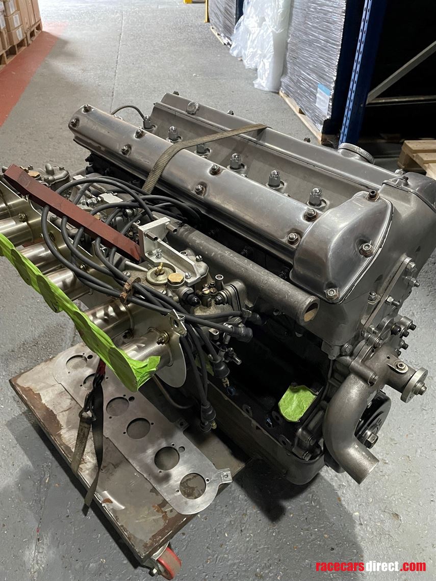 jaguar-e-type-race-engine