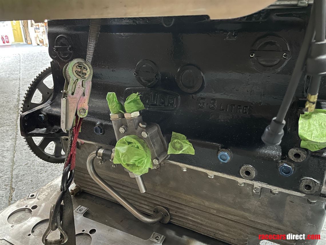 jaguar-e-type-race-engine