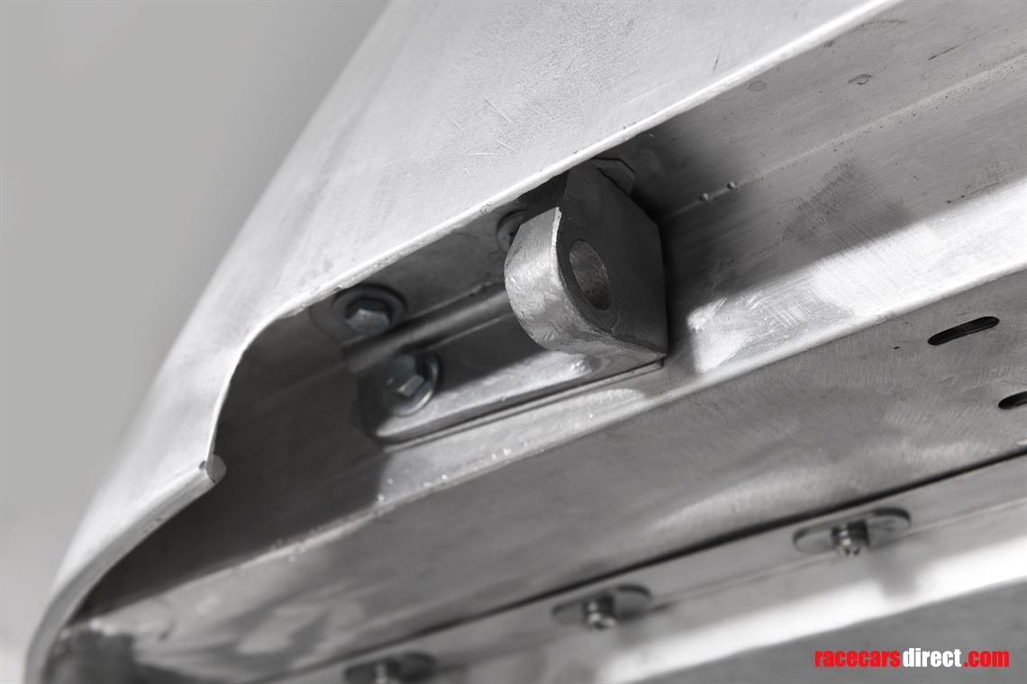 jaguar-e-type-s1s15-aluminium-bonnet