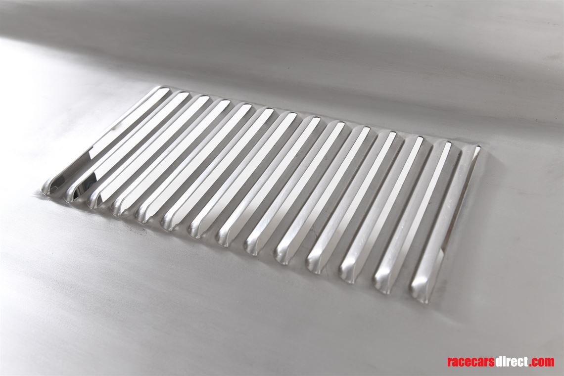 jaguar-e-type-s1s15-aluminium-bonnet