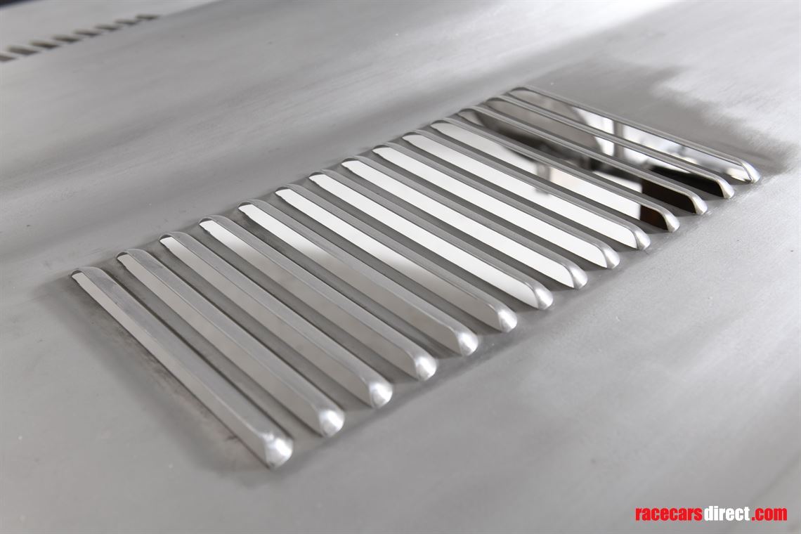 jaguar-e-type-s1s15-aluminium-bonnet