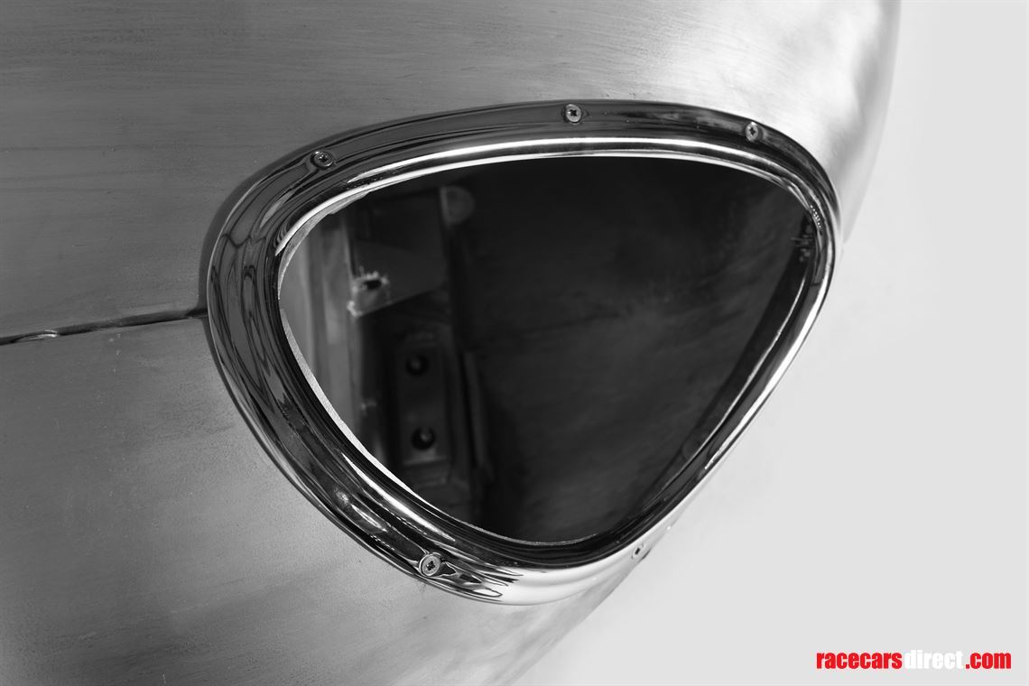 jaguar-e-type-s1s15-aluminium-bonnet