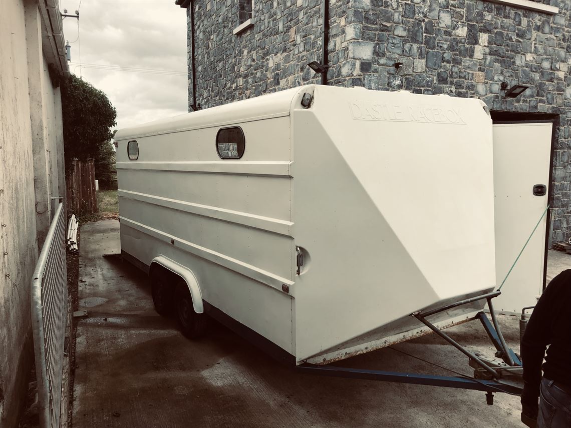dastle-racebox-trailer-and-awning