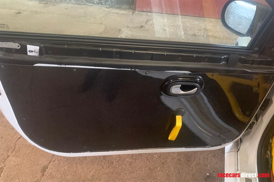 renault-clio-rs-200-cup-race-car-can-be-road