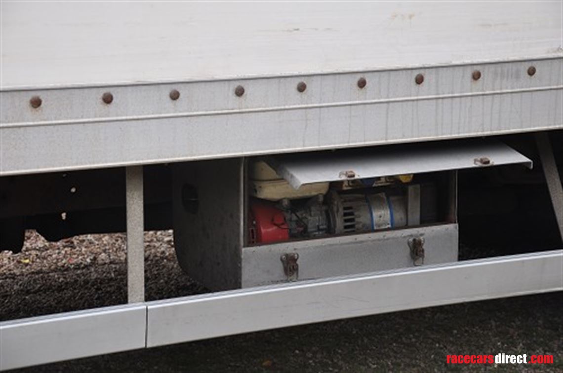 iveco-75-e15-75-tonne-race-transporter