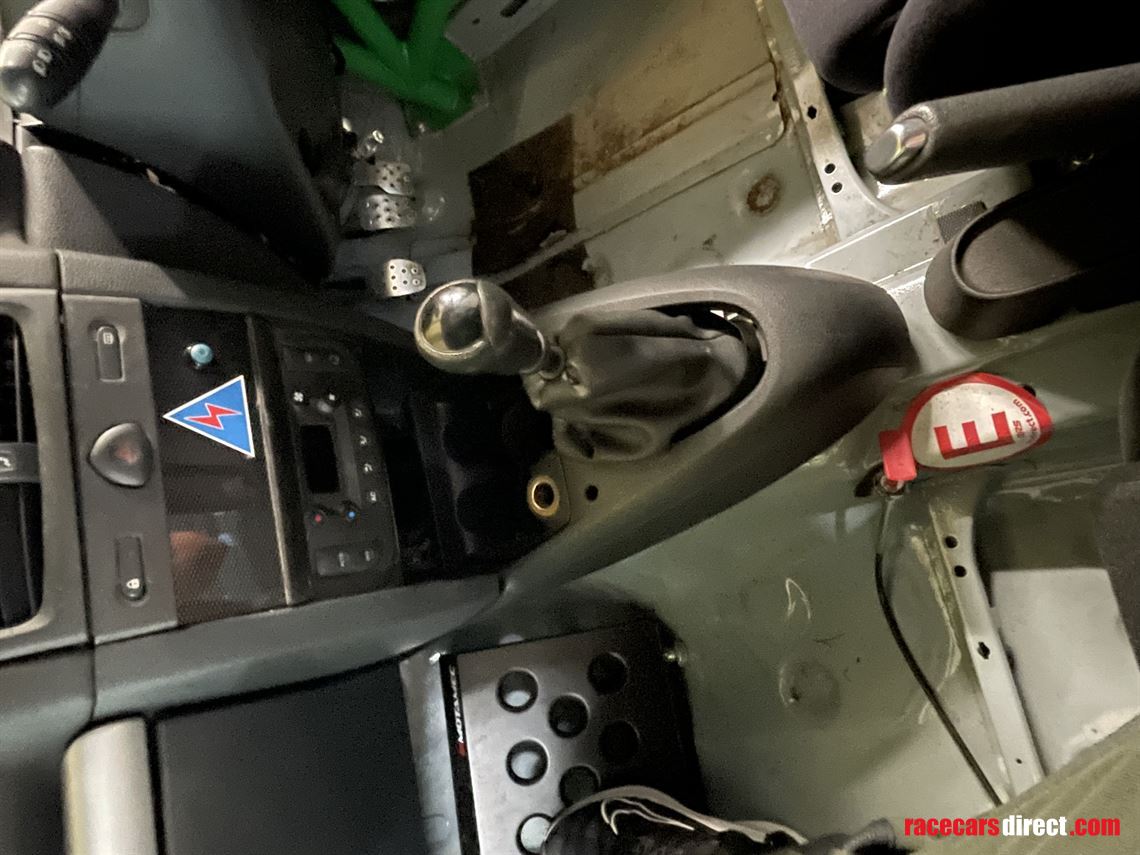 clio-182-750mc-championship-spec-car