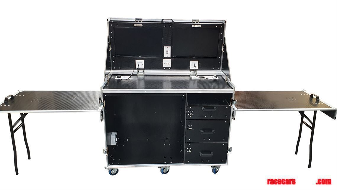 data-station-flight-case-with-screens-monitor