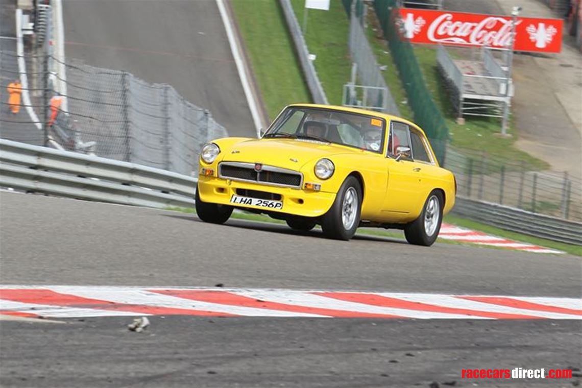 mg-mgb-gt-v8-race-track-car