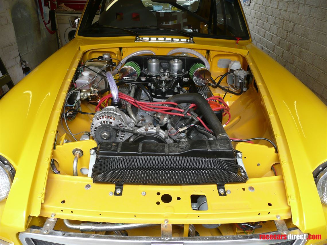 mg-mgb-gt-v8-race-track-car