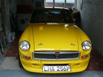 mg-mgb-gt-v8-race-track-car