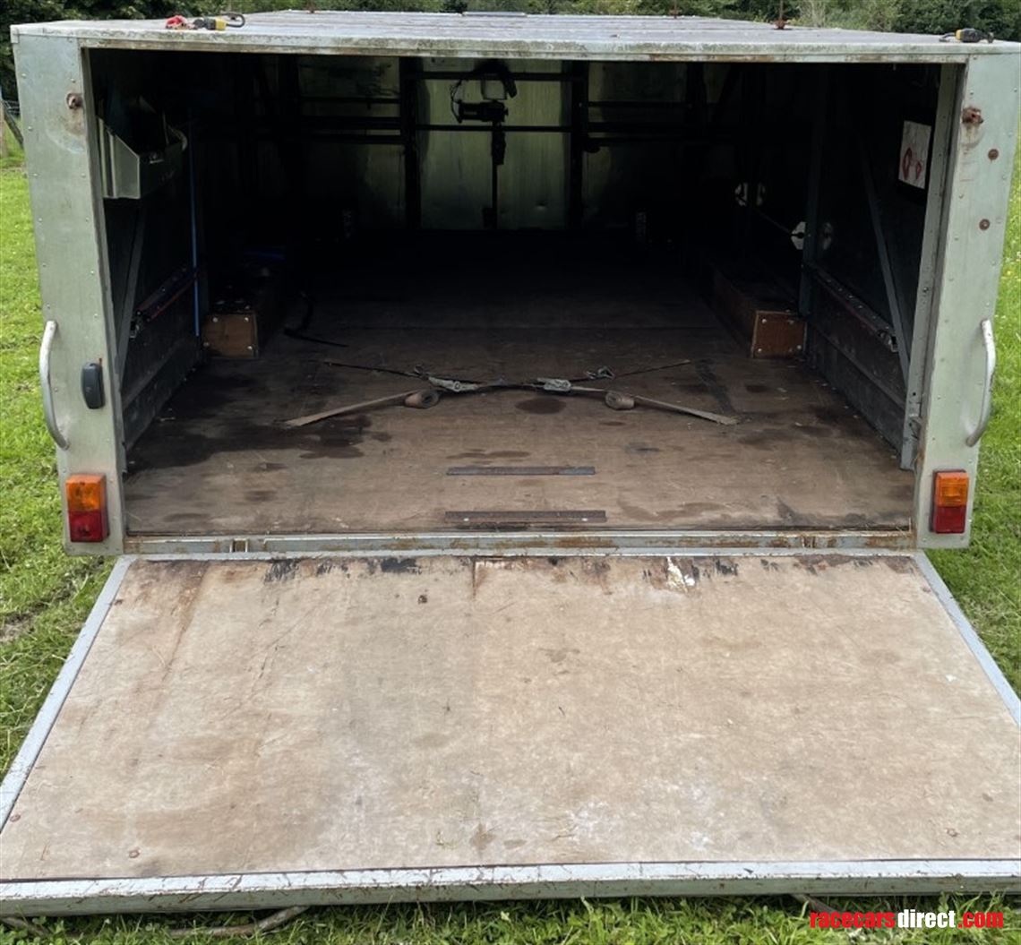 large-enclosed-4-wheel-trailer