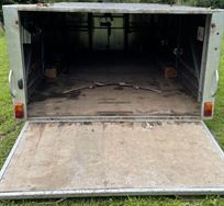 large-enclosed-4-wheel-trailer
