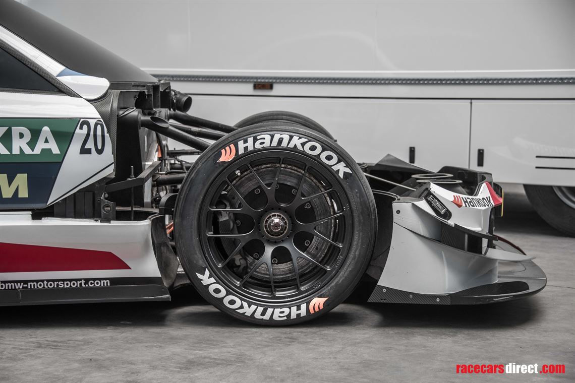 bmw-m4-dtm-rolling-chassis-1100-and-simulator