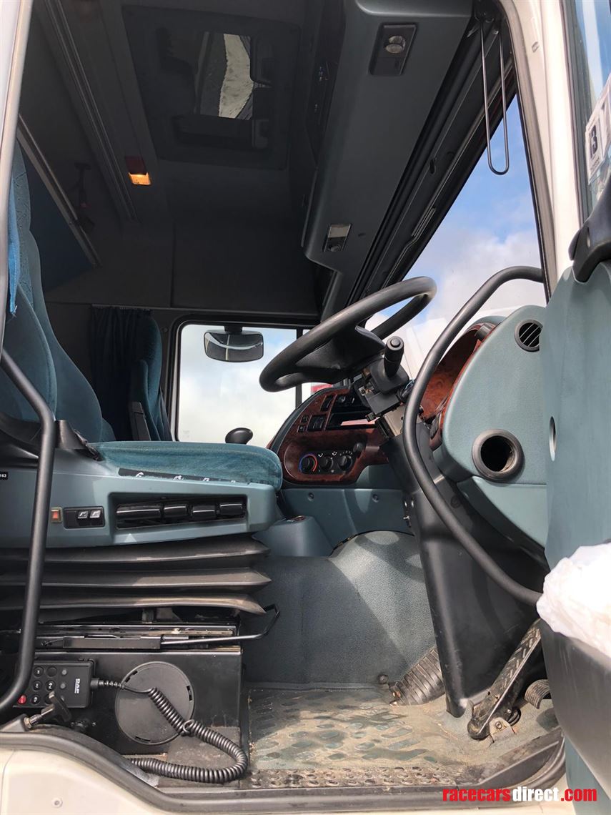 over-lander-race-trailer-daf-tractor-unit