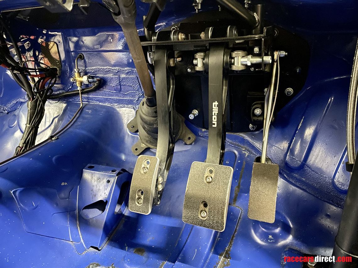 ultimate-spec-renault-clio-172-race-car