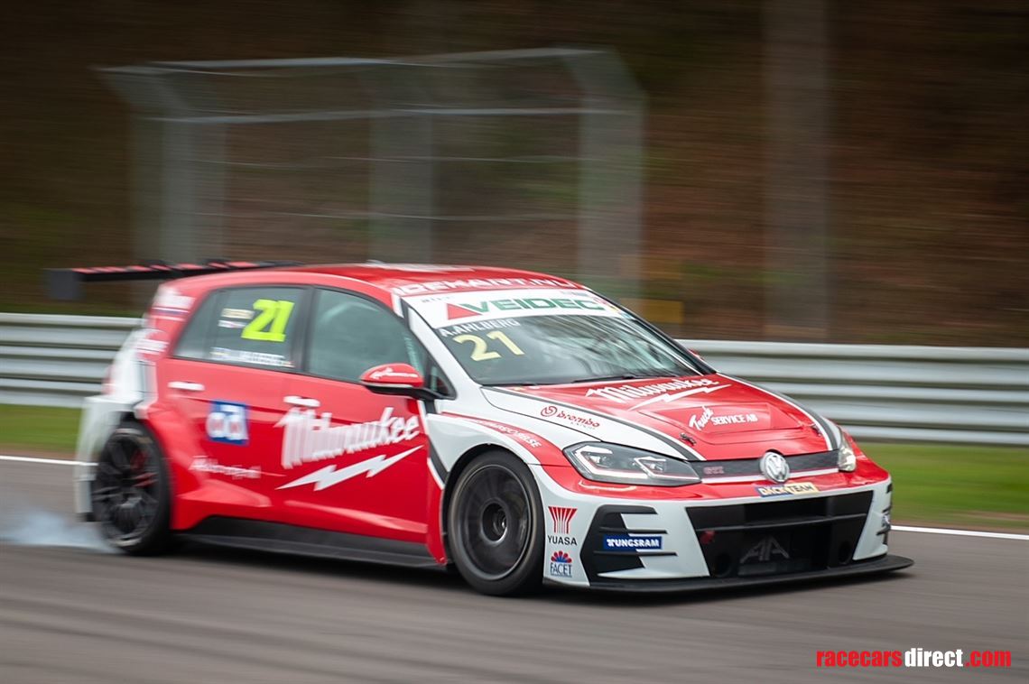 2-volkswagen-golf-gti-tcr-seq