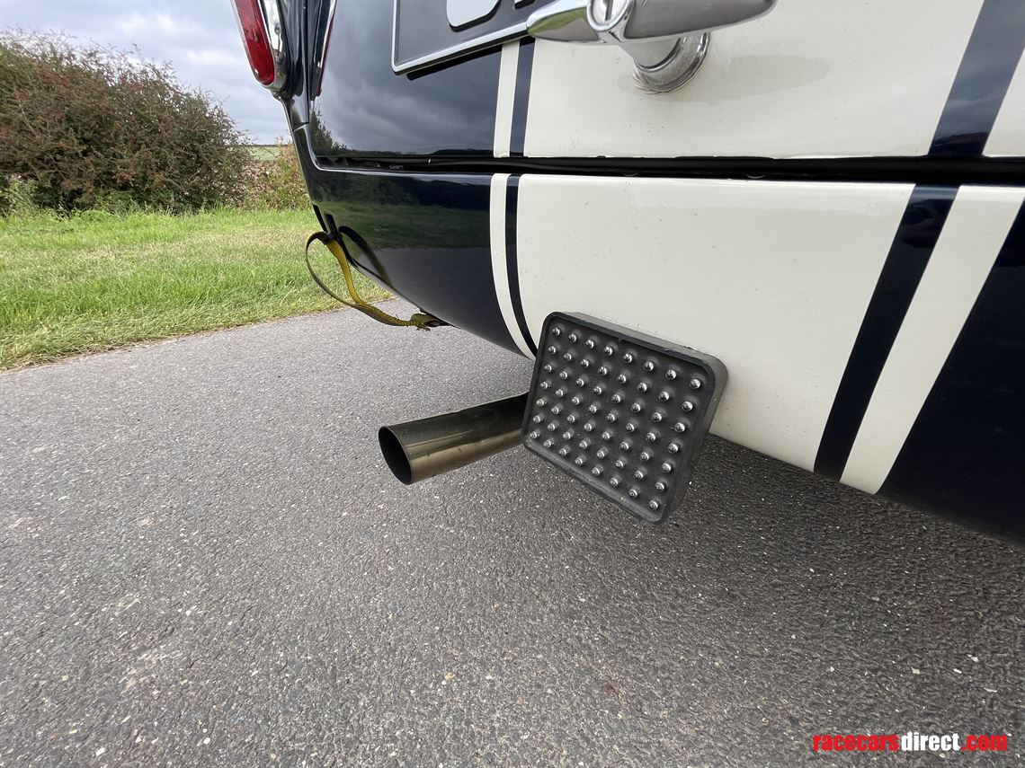 1962-triumph-tr4-fia-historic-racing-car