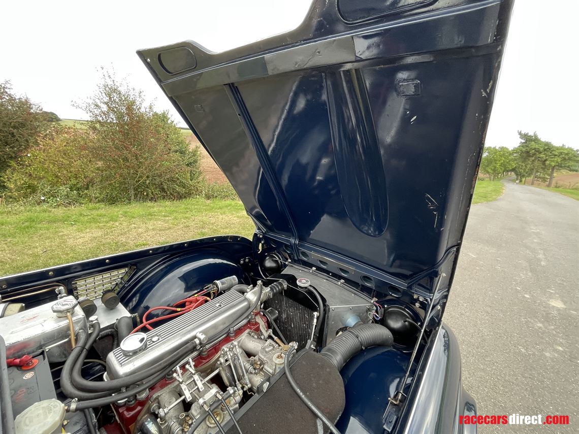 1962-triumph-tr4-fia-historic-racing-car