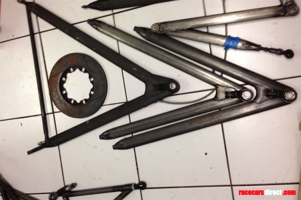 van-diemen-rf-99-01-uprights-wishbones