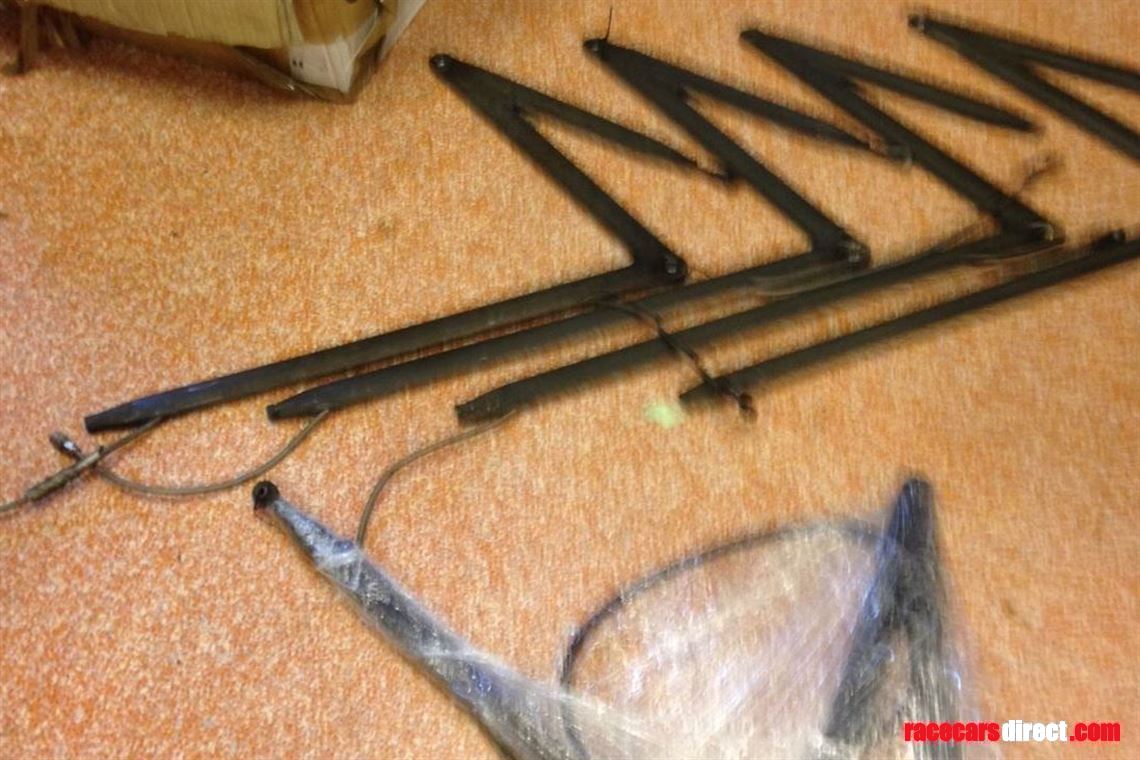 van-diemen-rf-99-01-uprights-wishbones